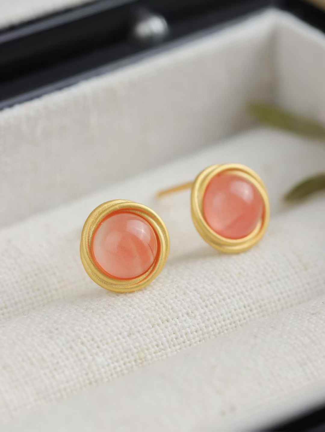 Natural Ice - Nanhong Stud Earrings | Gold - Plated Elegant Glow