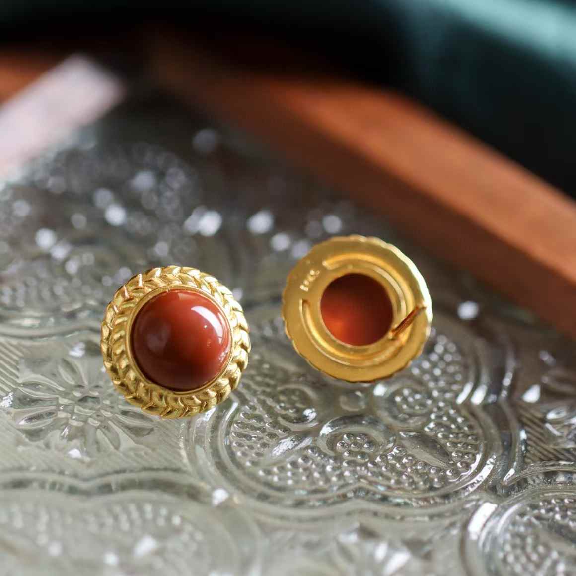 Nanhong Agate Studs | Gold - Braided Vintage Radiance