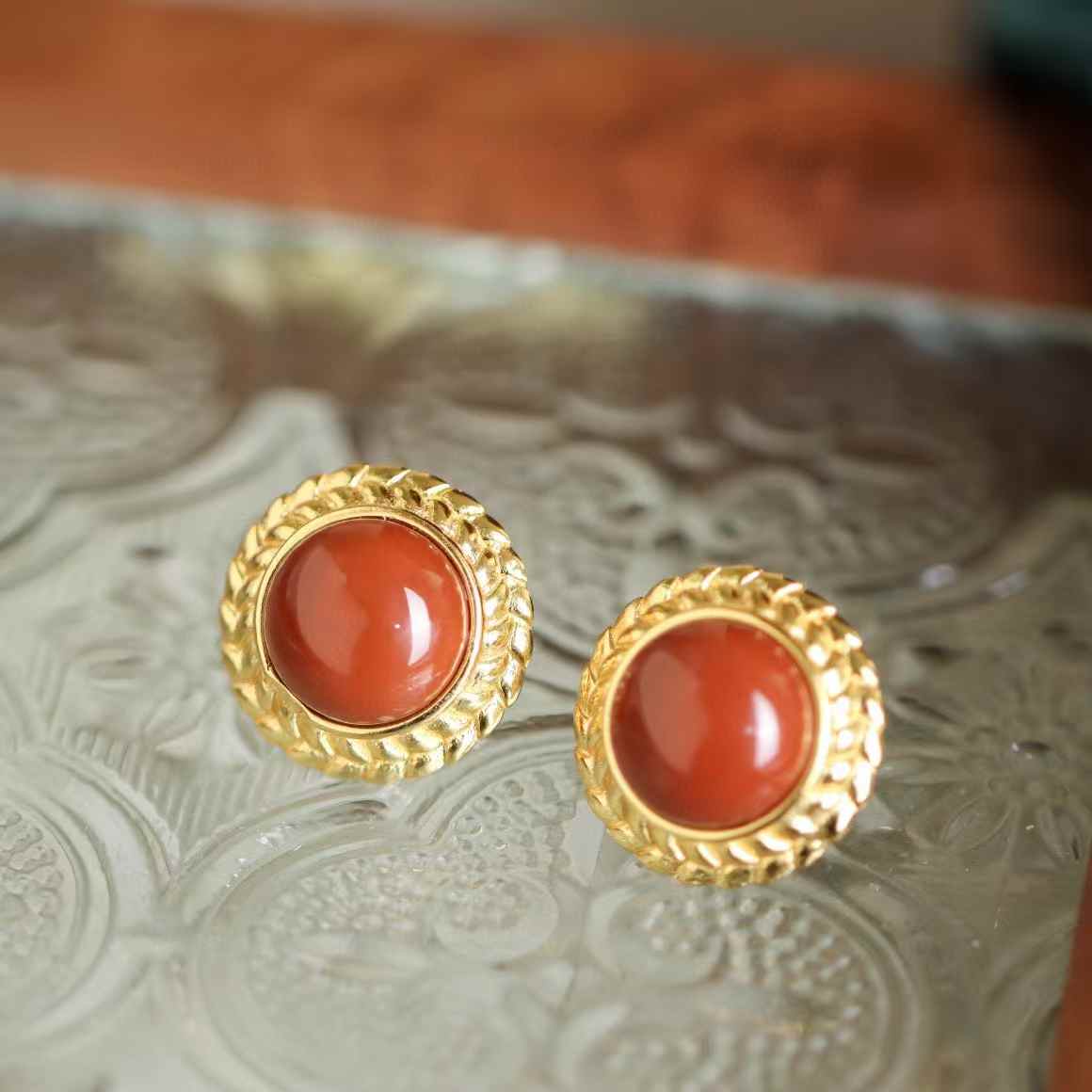 Nanhong Agate Studs | Gold - Braided Vintage Radiance