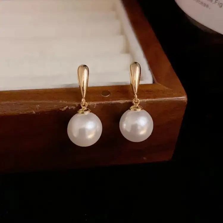 Pearl & 18K Gold | These (light luxury) textured gold-clasp pearl earrings are the epitome of elegance once worn.