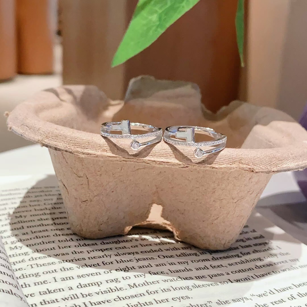 925 Silver, Lab-Grown Diamond, Mother-of-Pearl | 💎 Totally obsessed with this silver ring ✨