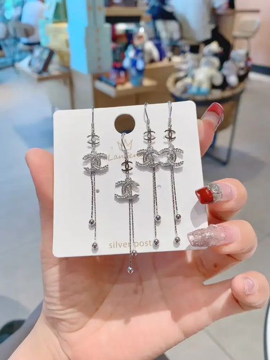 925 Silver, Artificial Diamonds | The Chanel-style stud earrings weld elegance onto your face