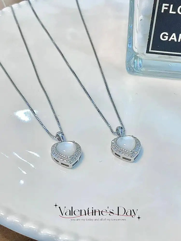 925 Silver, Artificial Diamonds, Mother-of-Pearl | 【Heart-Shaped Moonstone Necklace】