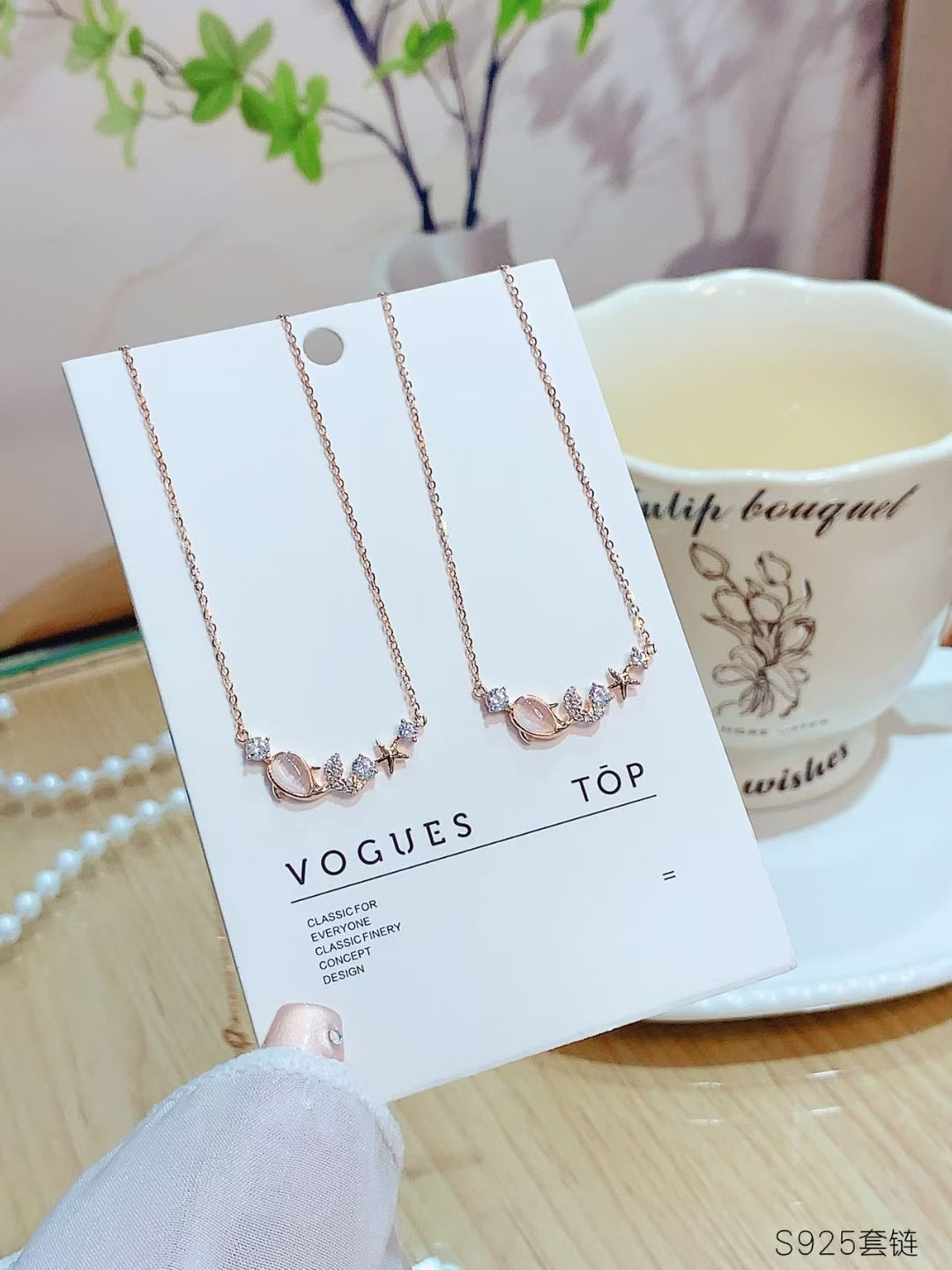 18K Gold, Chalcedony, Artificial Diamonds | Wear the romantic ocean on your body 🌊 This necklace is beautiful enough to make your heart flutter.
