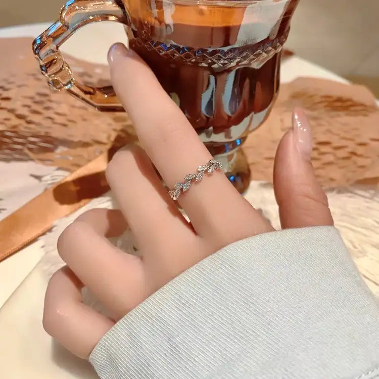 925 Silver, Artificial Diamonds | 💍 Such a fresh little flower ring