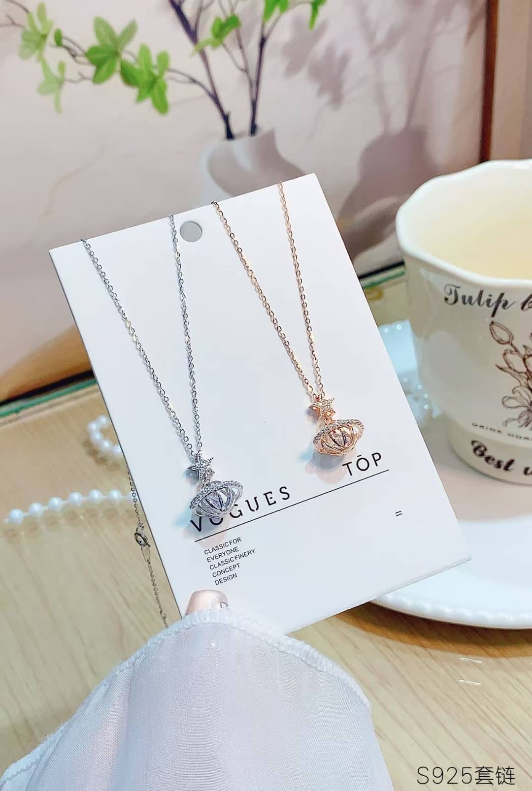 925 Silver, 18K Gold, Artificial Diamonds | ✨ The Planet Necklace Holds a Light and Airy Texture